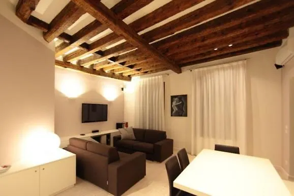 San Marco White Apartment Venise