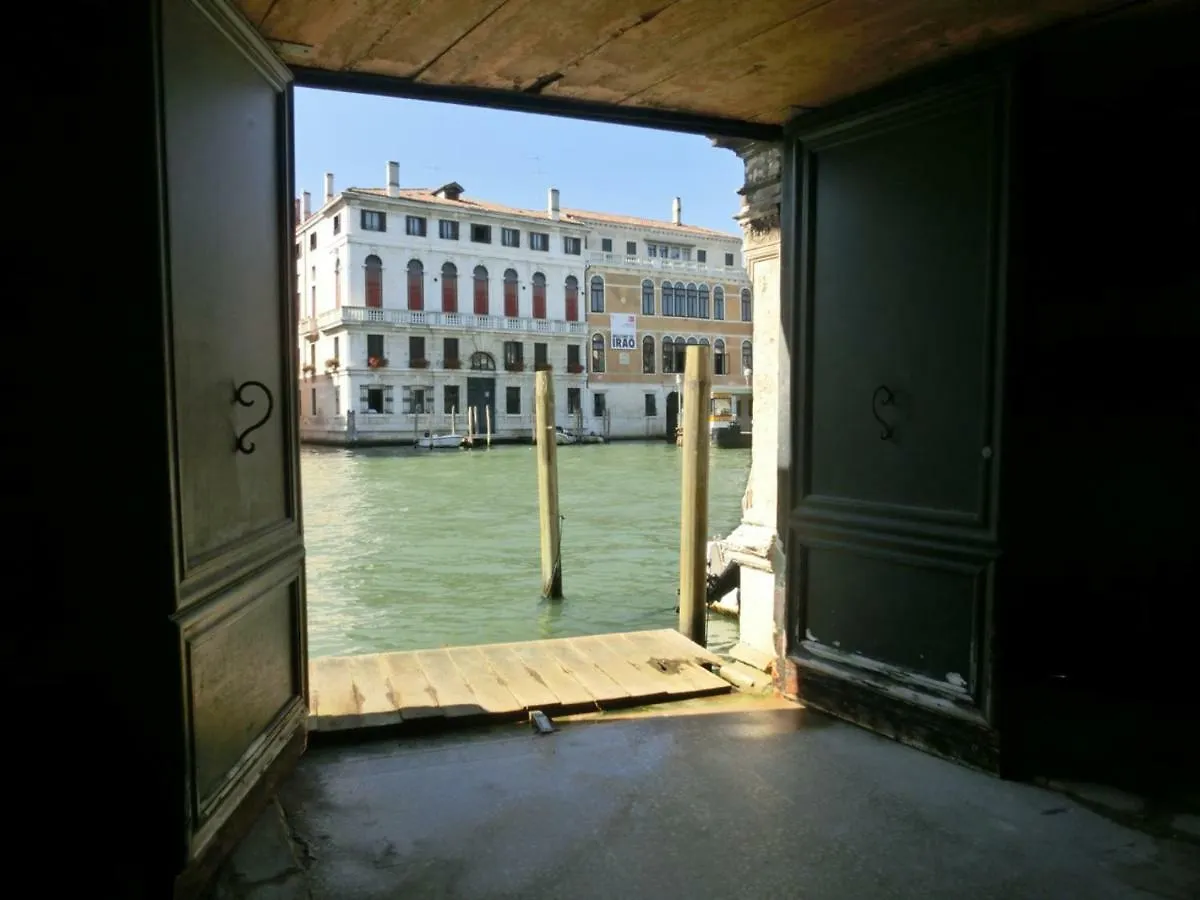 San Marco White Apartment Venise