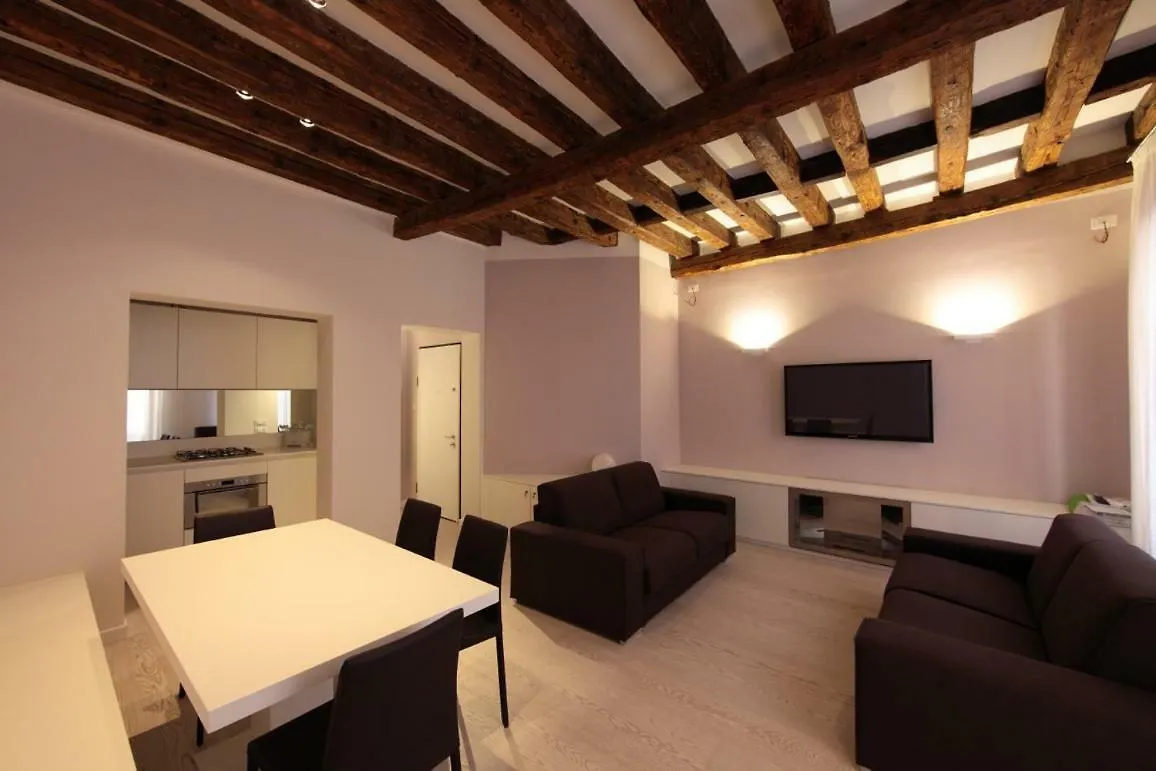 San Marco White Apartment Venise